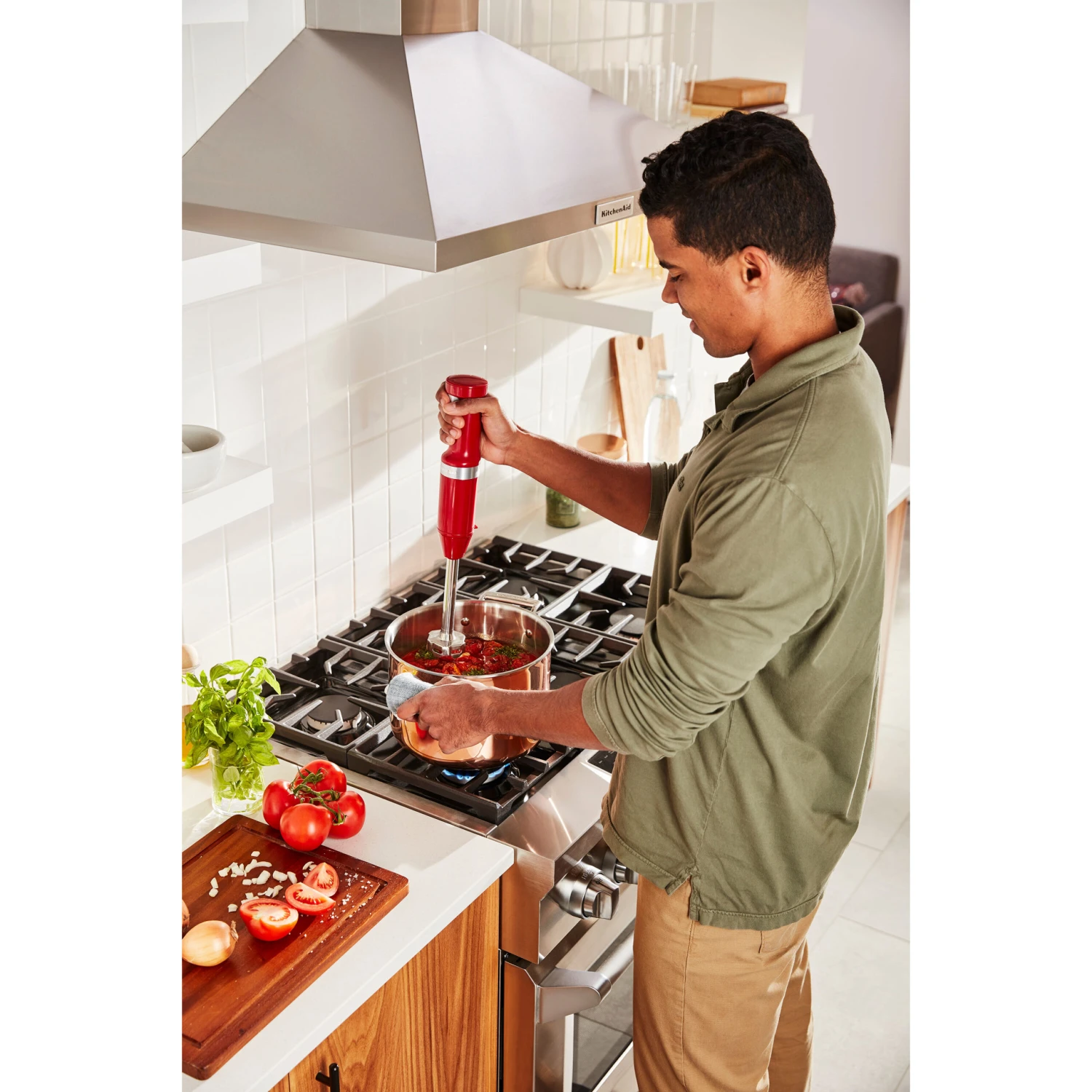 KitchenAid Cordless Variable-Speed Immersion Blender In Empire Red With Whisk And Blending Jar 4 KitchenAid Cordless Variable-Speed Immersion Blender In Empire Red With Whisk And Blending Jar - Image 2